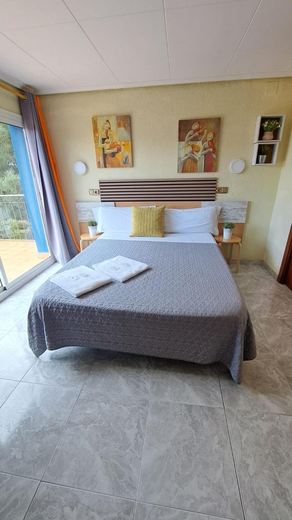 Hotel Rodsan Suizo Castelldefels Exterior photo